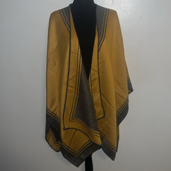 🌹ONE OF A KIND Peruvian Connection Cape🌹 - Picture 6 of 7